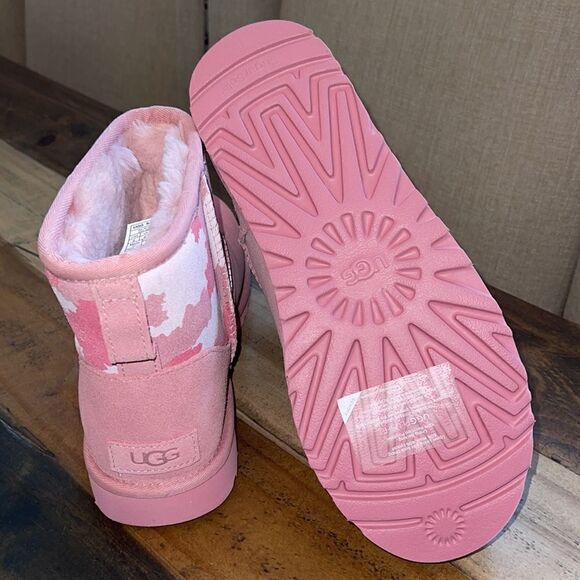 UGG CLASSIC Mini Jagged Camo Boots - Picture 4 of 6